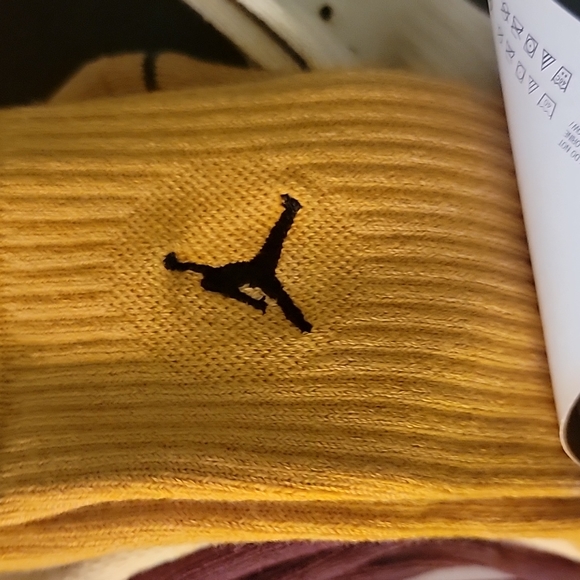 COPY - Unisex Nike Jump man Crew socks,size Men 8-12, Wmn 10-13 color rust,tan,… - Picture 4 of 7